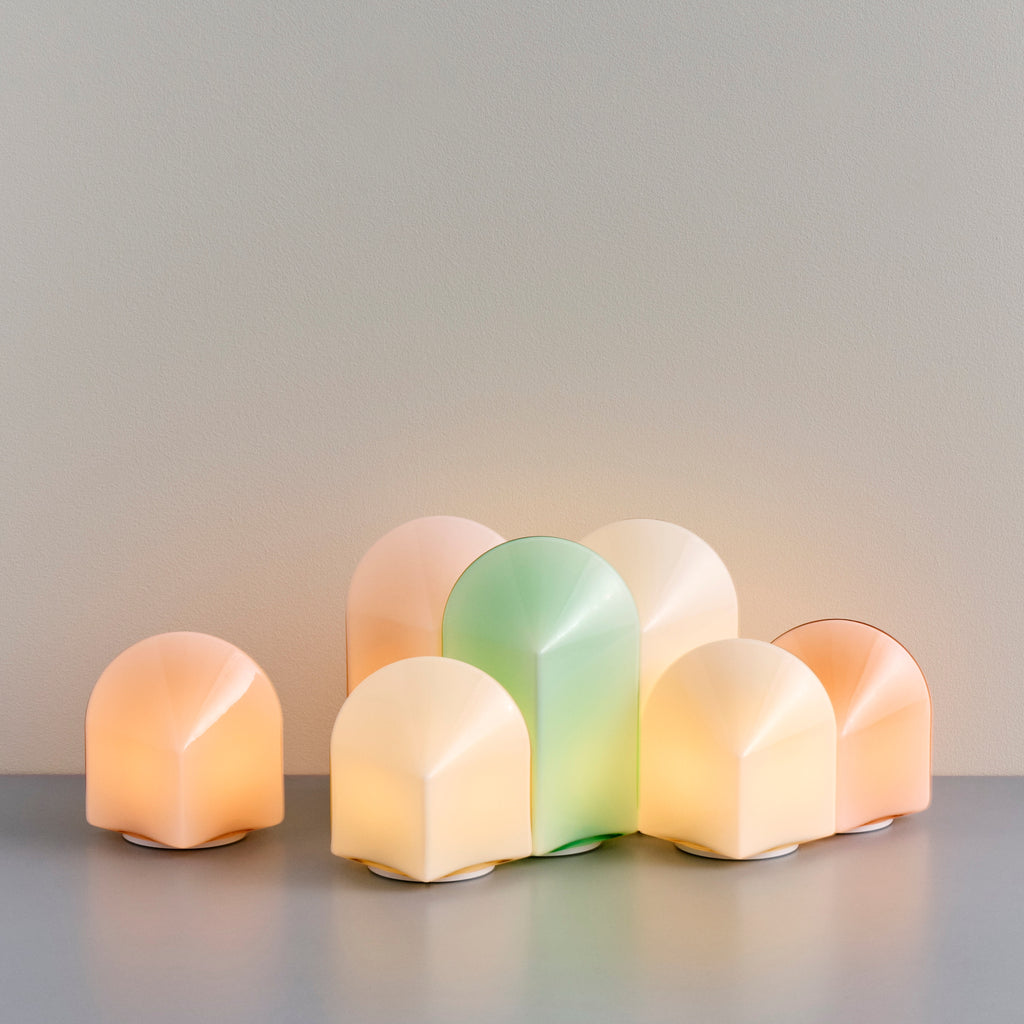 HAY Tischleuchte „Parade Portable Lamp 160 Shell White“ | Lichtobjekt to go | HAY