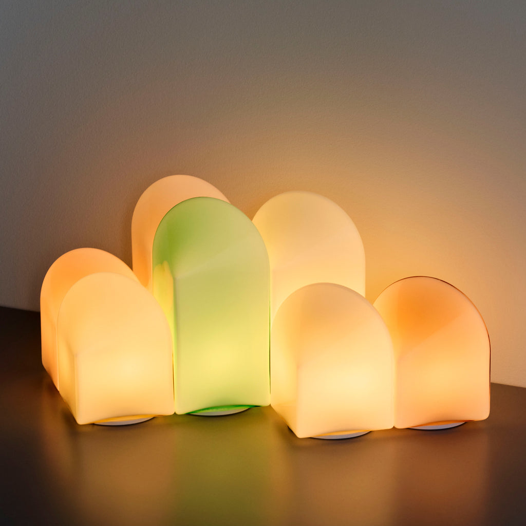 HAY Tischleuchte „Parade Portable Lamp 160 Shell White“ | Lichtobjekt to go | HAY