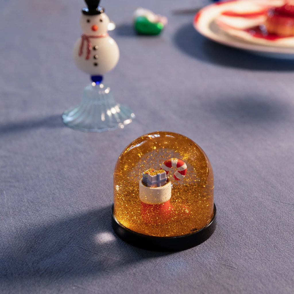 &Klevering Schneekugel „Christmas Stocking“ | Weihnachtlich & verspielt | &Klevering