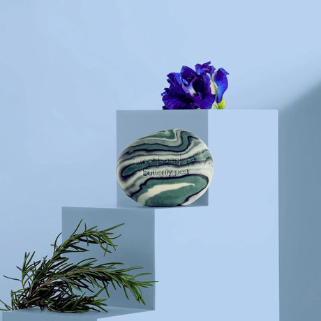 Soapi Seife “Stone Soap Butterfly Pea” | Natürliche Pflege | Soapi