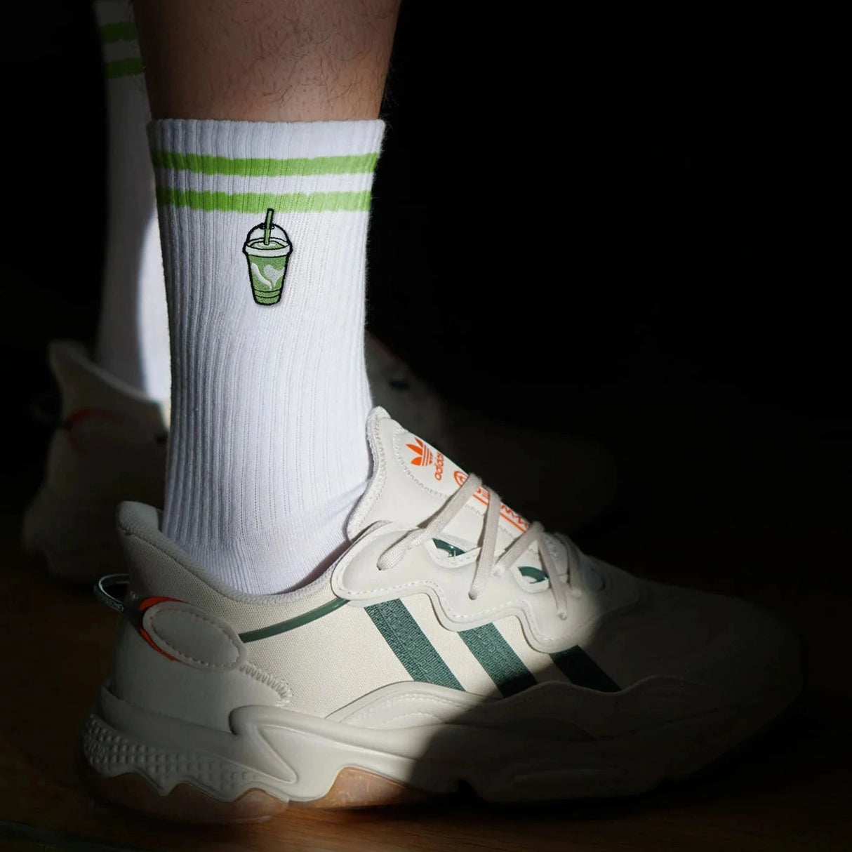 Socken_iced_matcha_latte_stripes_shoe