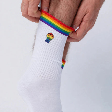 Fashion Drinks Bio-Baumwollsocken “Pride Fist” | Pride Statement | Fashion Drinks