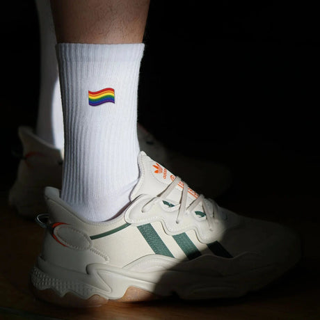 Fashion Drinks Bio-Baumwollsocken “Pride Flag” | Pride Statement | Fashion Drinks
