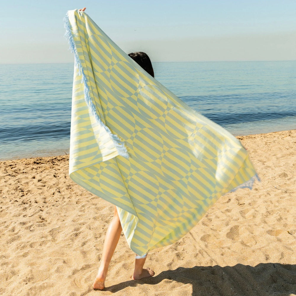 Tarta Gelatina Strandtuch “Blaubeerlimonade” 100 × 170 cm | Sommerliches Design | Tarta Gelatina