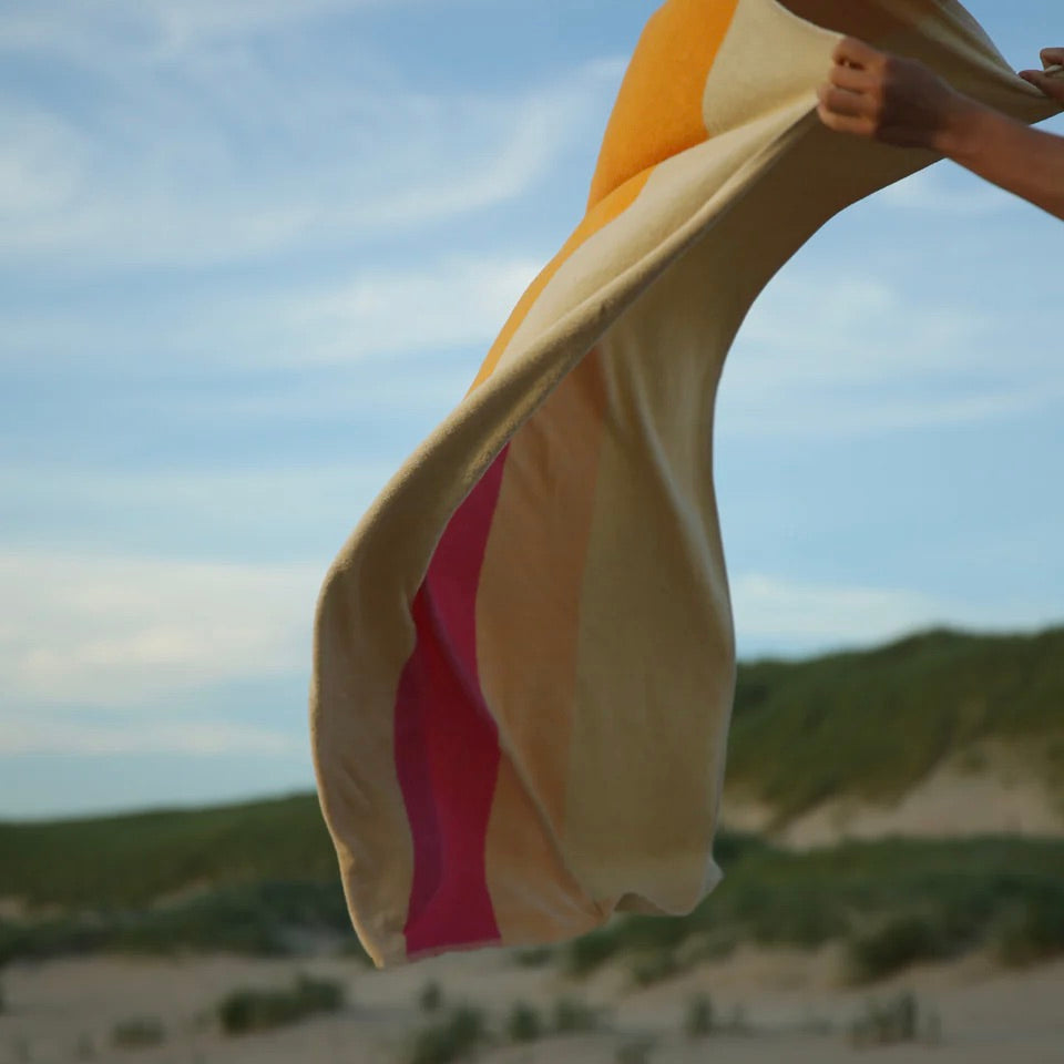 SUITE702 Strandtuch „Sunny Yellow-Pink“ (90x180cm) | SUITE702 | Farbintensives Strandtuch
