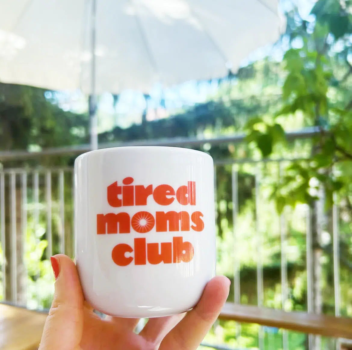 Tired Moms Club Tasse “Tired Moms Club” | Statement Becher | Tired Moms Club