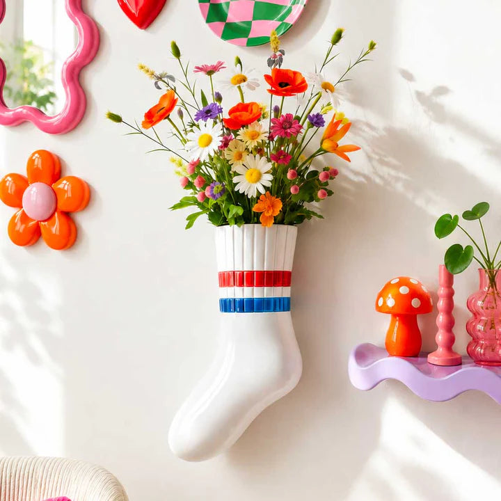 UPSIDE STORIES Vase “The Lost Sock” | Originelles Design | UPSIDE STORIES