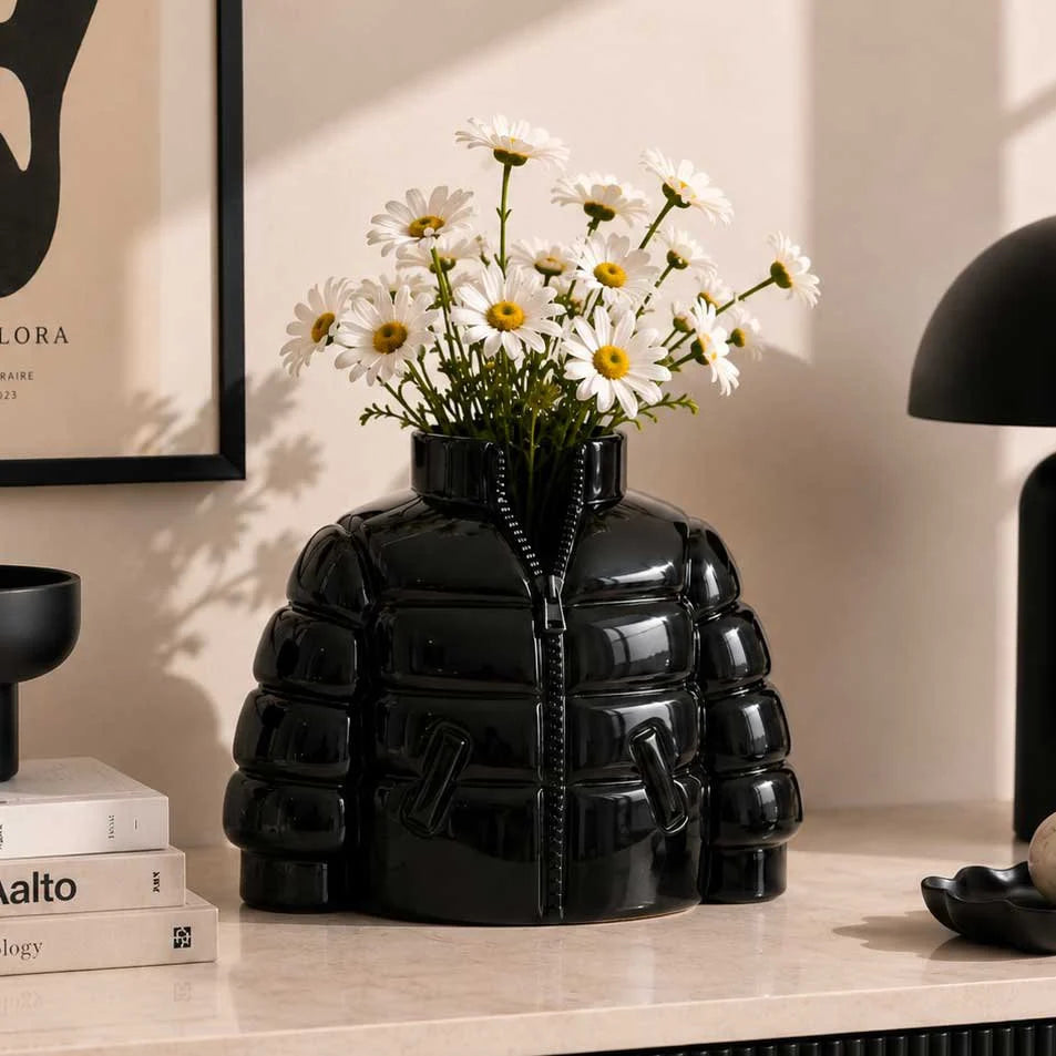 UPSIDE STORIES Vase “The Puffy Vase” Schwarz | Skulpturales Design | UPSIDE STORIES