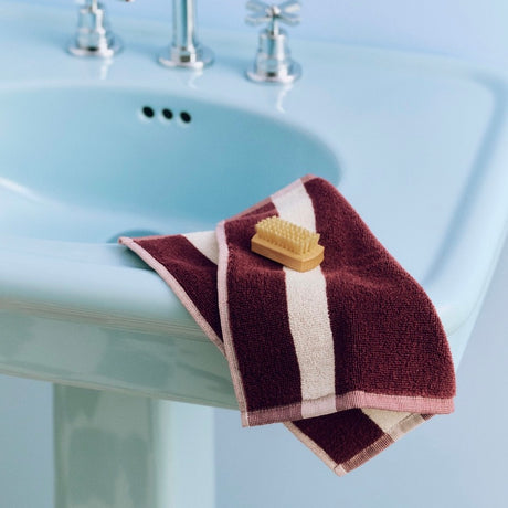 HAY Waschlappen „Stripe Burgundy“ 30x30cm | Modernes Bad | HAY