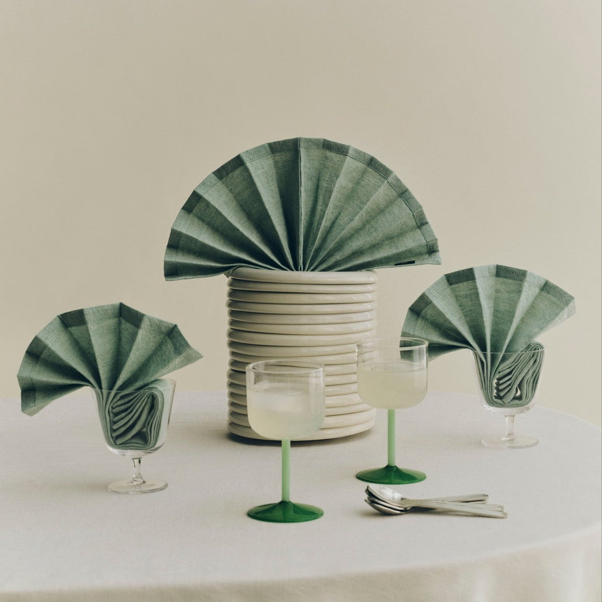 HAY Weingläser „Tint Clear & Light Green“ 2 Stk. | 2er-Set mit sanftem Akzent | HAY