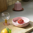 &Klevering Zitronenpresse „Squeezer Pudding Pink“ | Stylisch & praktisch | &Klevering