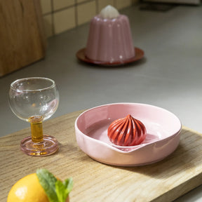 &Klevering Zitronenpresse „Squeezer Pudding Pink“ | Stylisch & praktisch | &Klevering