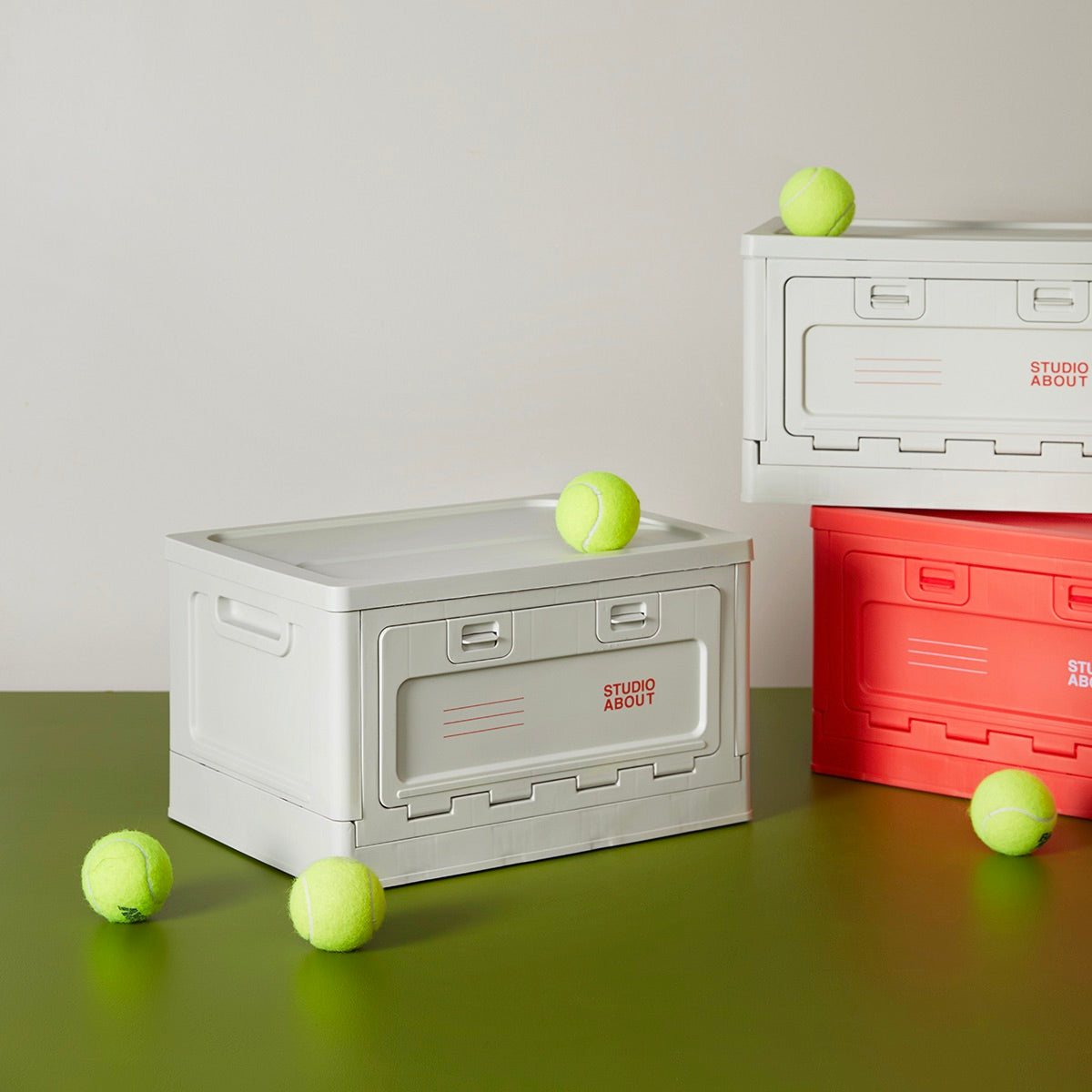 Studio About Aufbewahrungsbox Studio About "Medium" | Light Grey Kunststoff | Stapelbar & Modern