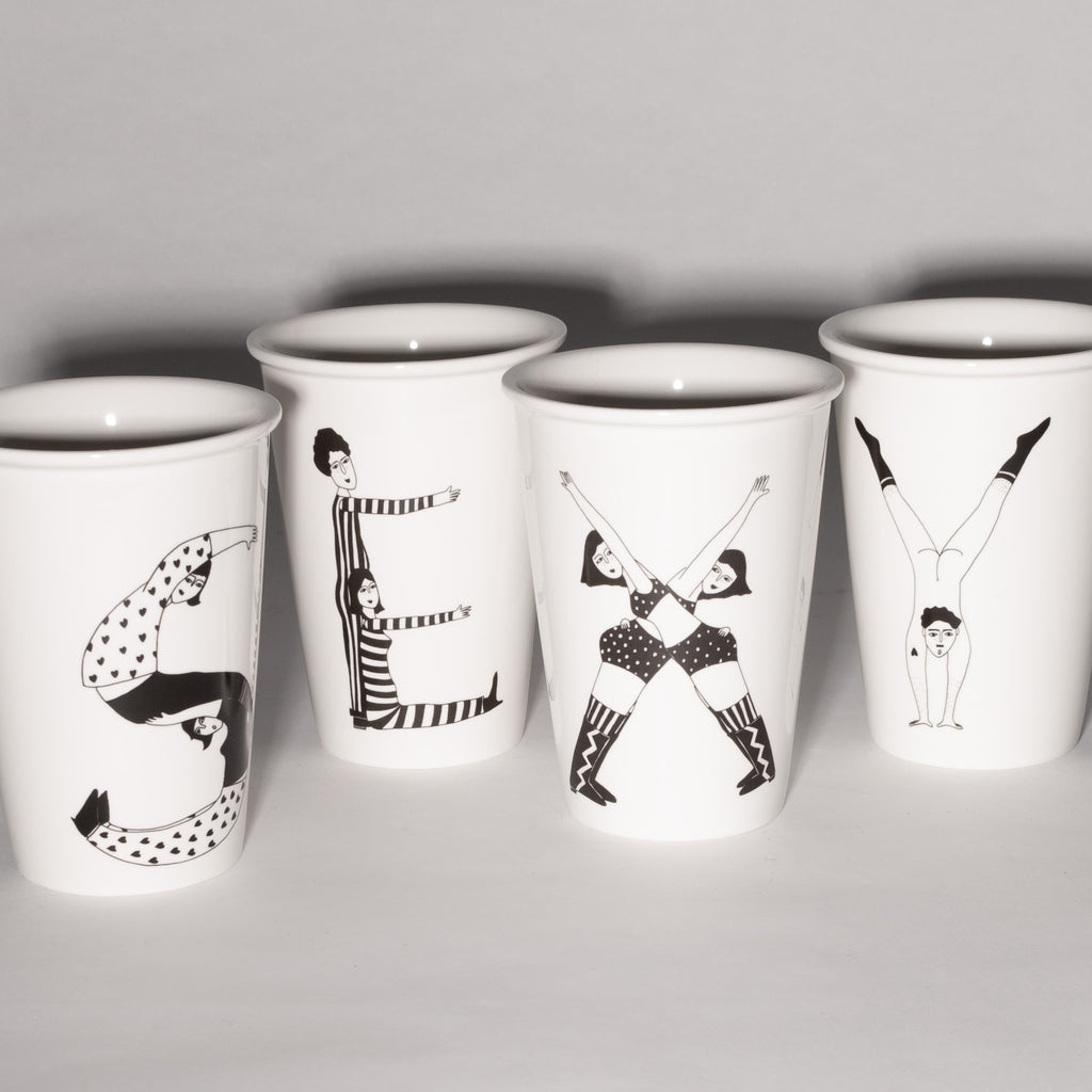 helen b 4er Set Buchstaben-Becher von helen b | Design Mugs XL mit Illustrationen von Helen Blacheart
