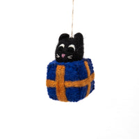 WRAP Filzanhänger WRAP “Roland, Cat in a Box” | Filzanhänger mit Katze im Geschenkpaket