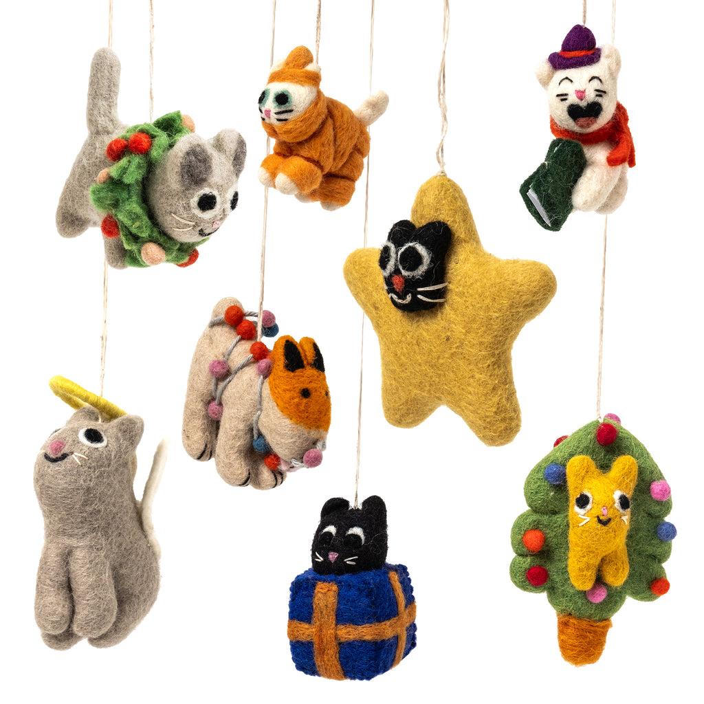 WRAP Filzanhänger WRAP “Barky, the Snowboy” | Schneemannfigur aus Filz für den Baum