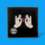 Macon&Lesquoy Brosche „Hands et Heart“ | Handbestickt | Macon&Lesquoy