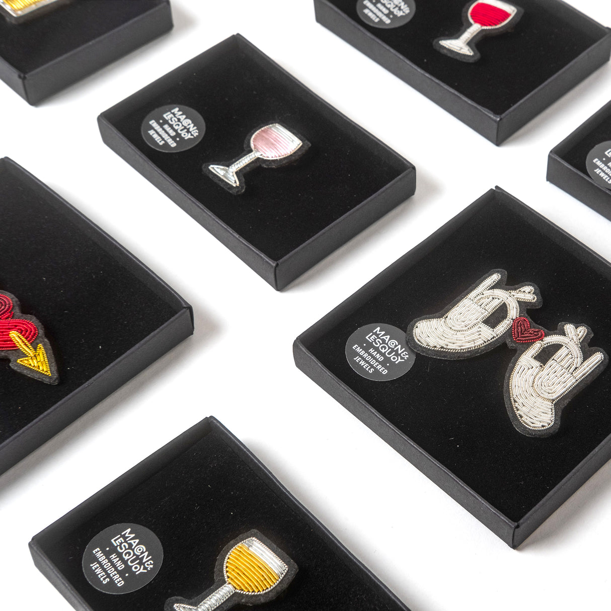Macon&Lesquoy Brosche „Hands et Heart“ | Handbestickt | Macon&Lesquoy