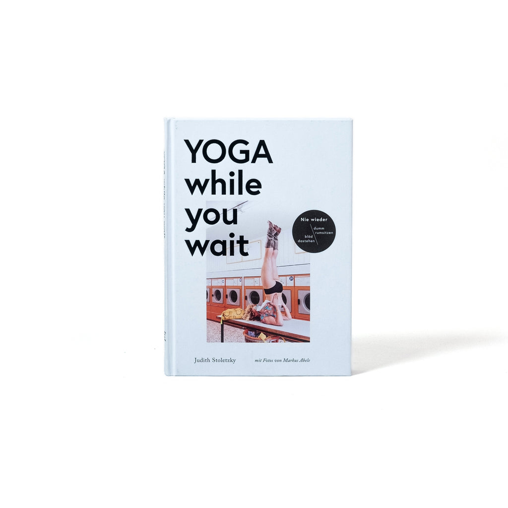 artfolio Buch „Yoga While You Wait“ | artfolio | Yoga für unterwegs