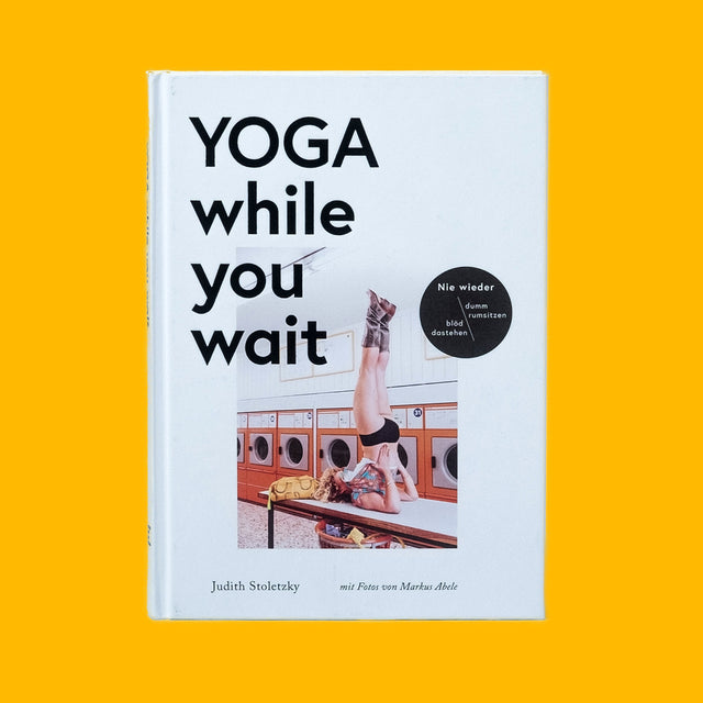 artfolio Buch „Yoga While You Wait“ | artfolio | Yoga für unterwegs